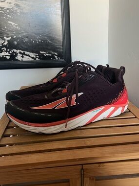Altra Torin 4 road running shoe, size W12, M10.5